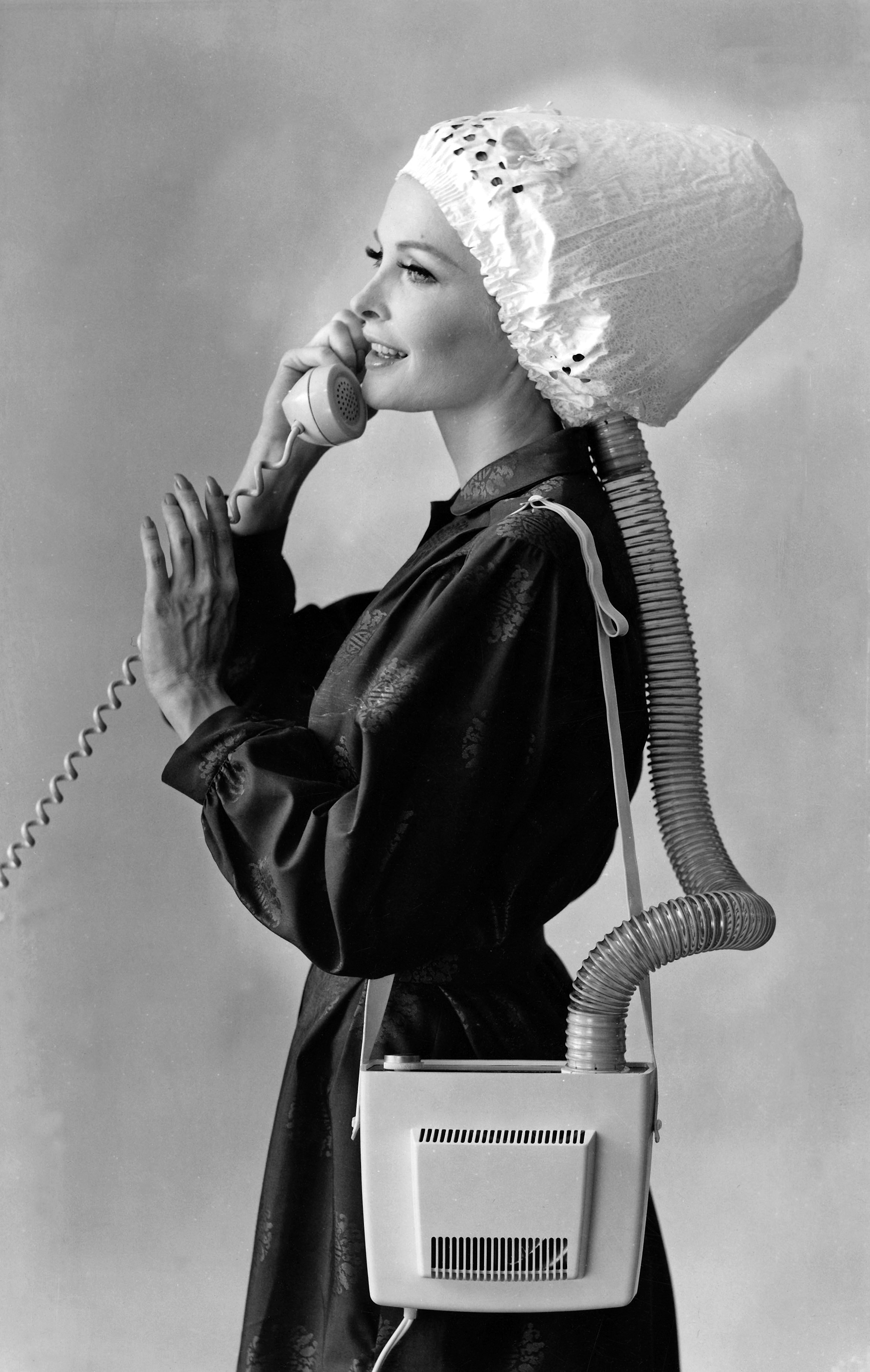 Den portabla hårtorken gav på 60-talet större rörlighet till kvinnor som ville fixa håret.